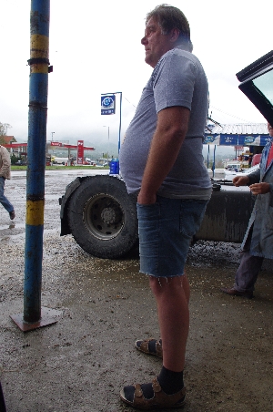 06-05-schlechtes_wetter_bei_einem_schlechten_schrauber_-_jogi_is_not_amused